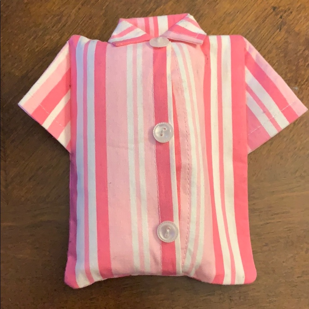 Pink T shirt tissue holder